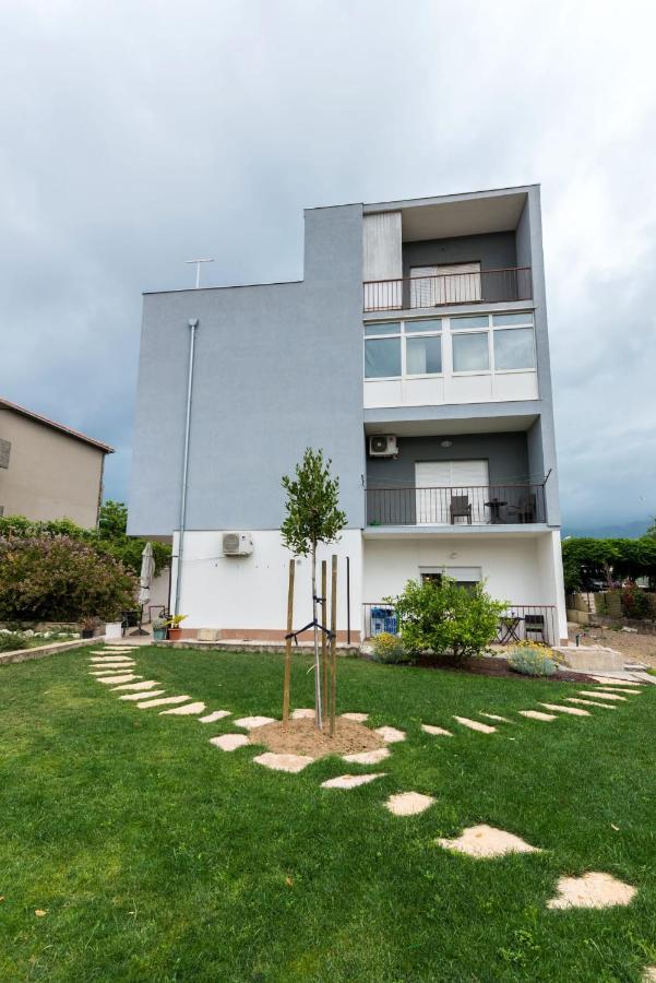 Suit B&R Split Exterior photo